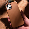iCarer Case Leather pokrowiec etui z naturalnej skóry do iPhone 14 brązowy (WMI14220705-BN) (kompatybilne z MagSafe)
