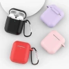 Case für AirPods Pro 2 / AirPods Pro Silikon-Softcase für Kopfhörer + Schlüsselanhänger Karabinerverschluss-Anhänger schwarz (Case D)