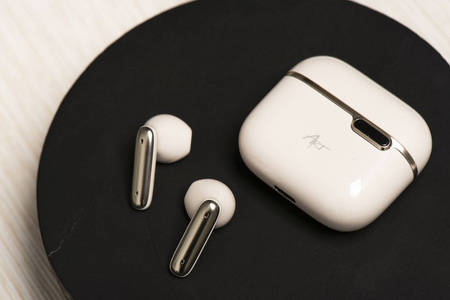 Słuchawki bezprzewodowe / bluetooth Stereo TWS ART AP-TW-B4W + stacja dokująca ze złączem typ C białe