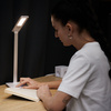 Huslog Lampka z ładowarką indukcyjną biała OW-0648