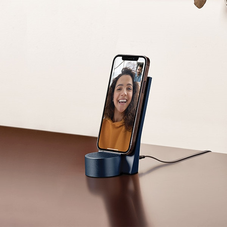 Lexon City Energy Pro Ładowarkaindukcyjna 10W z głośnikiem bluetooth ciemnoniebieski/dark blue LD145DB
