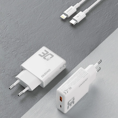 Dudao A30EUL GaN-Wandladegerät 30 W USB-A / USB-C + USB-C – Lightning Kabel – Weiß