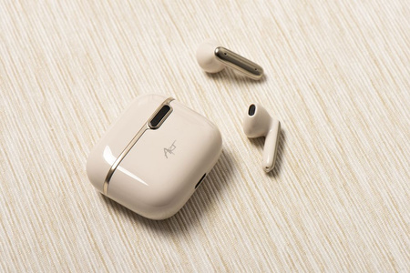 Słuchawki bezprzewodowe / bluetooth Stereo TWS ART AP-TW-B4W + stacja dokująca ze złączem typ C białe