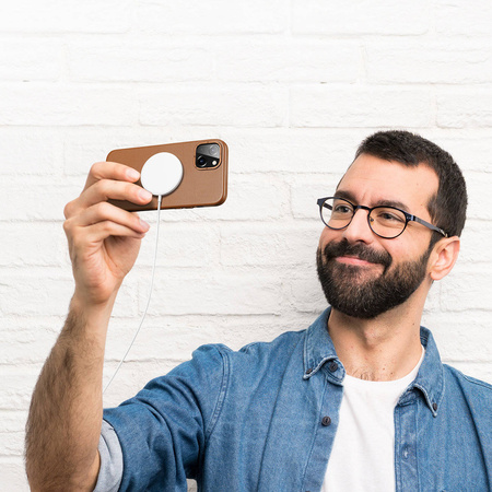 Dux Ducis Grit Ledertasche für iPhone 14 Max Elegante Kunstlederhülle (MagSafe-kompatibel) Braun