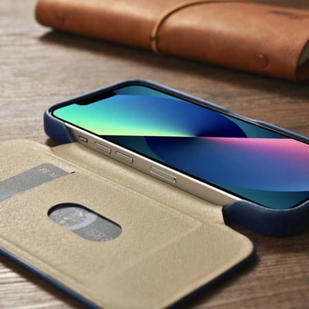 iCarer CE Oil Wax Premium Leather Folio Case skórzane etui iPhone 14 Plus z klapką magnetyczne MagSafe niebieski (AKI14220707-BU)