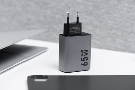 Forcell F-Energy Ładowarka Sieciowa GaN - 65W z portami: 2x USB C i USB A z ładowaniem PD i QC 4.0