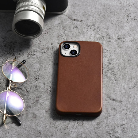iCarer Oil Wax Premium Leather Case iPhone 14 Plus Magnetic Leather Case with MagSafe brown (WMI14220703-RB)