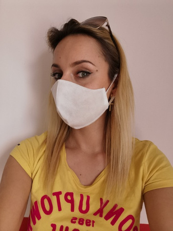 Maseczka z włókniny - biała - rozmiar M profilowana, dwuwarstwowa